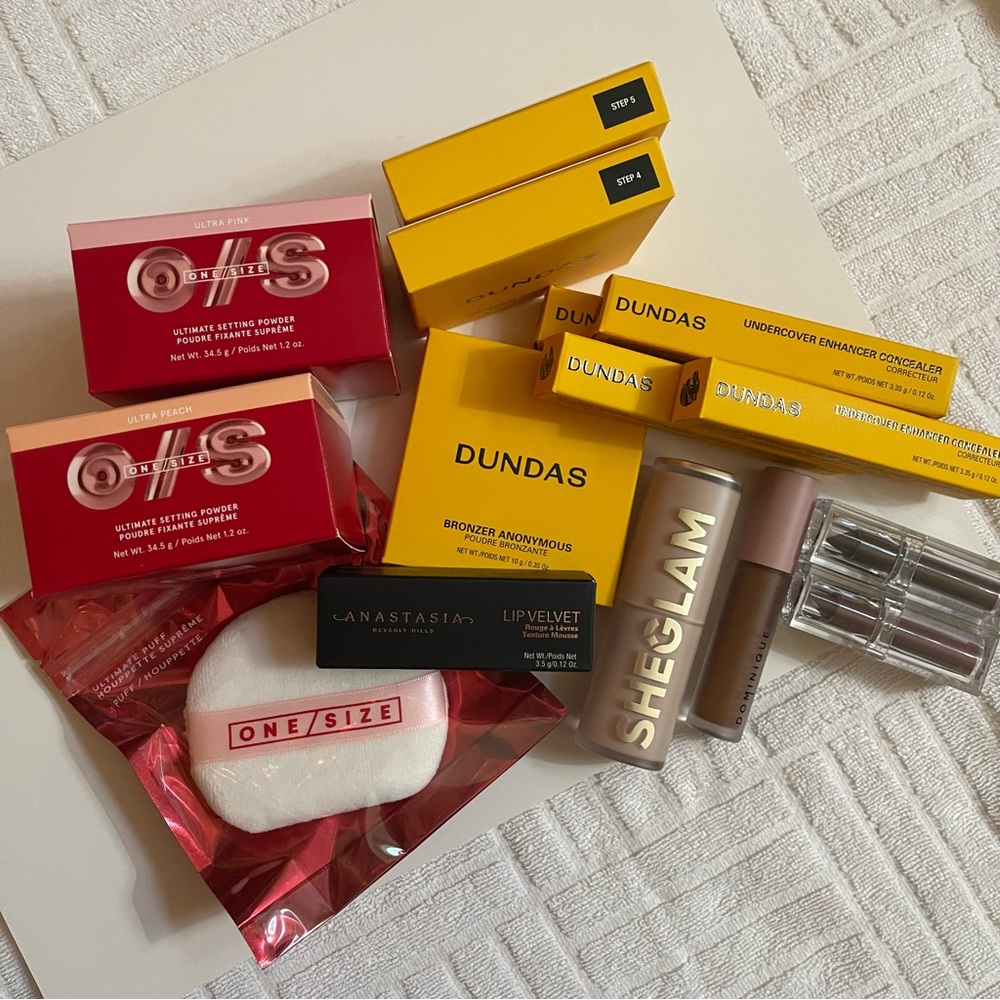**NEW** LARGE MAKEUP BUNDLE